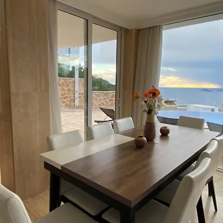 Villa 7 Bedroom 5252 *