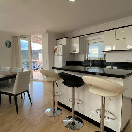 7 Bedroom 5252