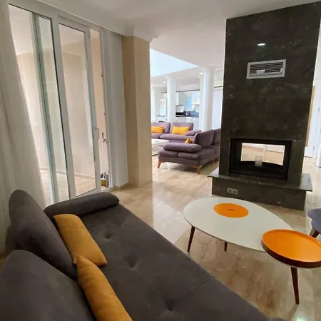 7 Bedroom 5252 *