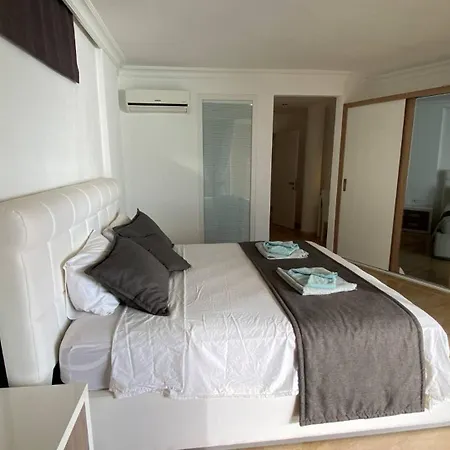 7 Bedroom 5252 *